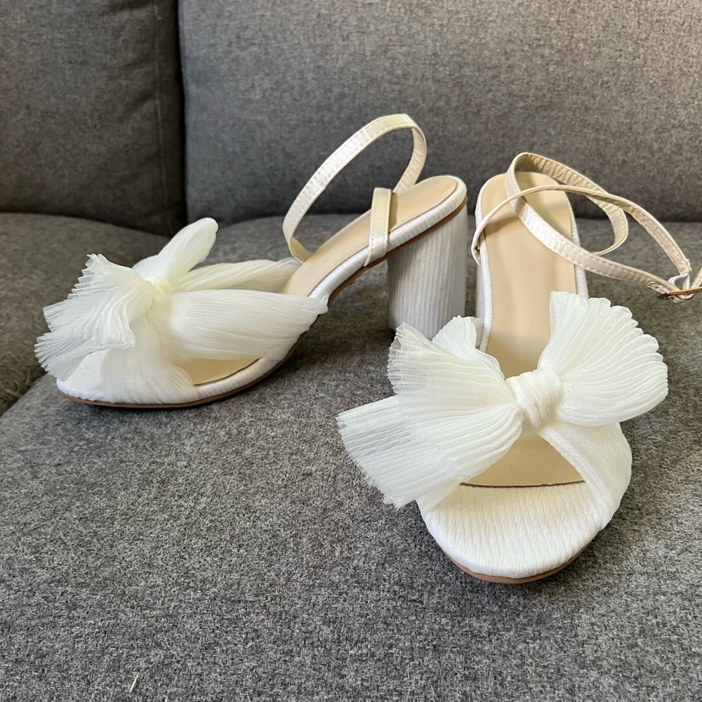 White bow heels